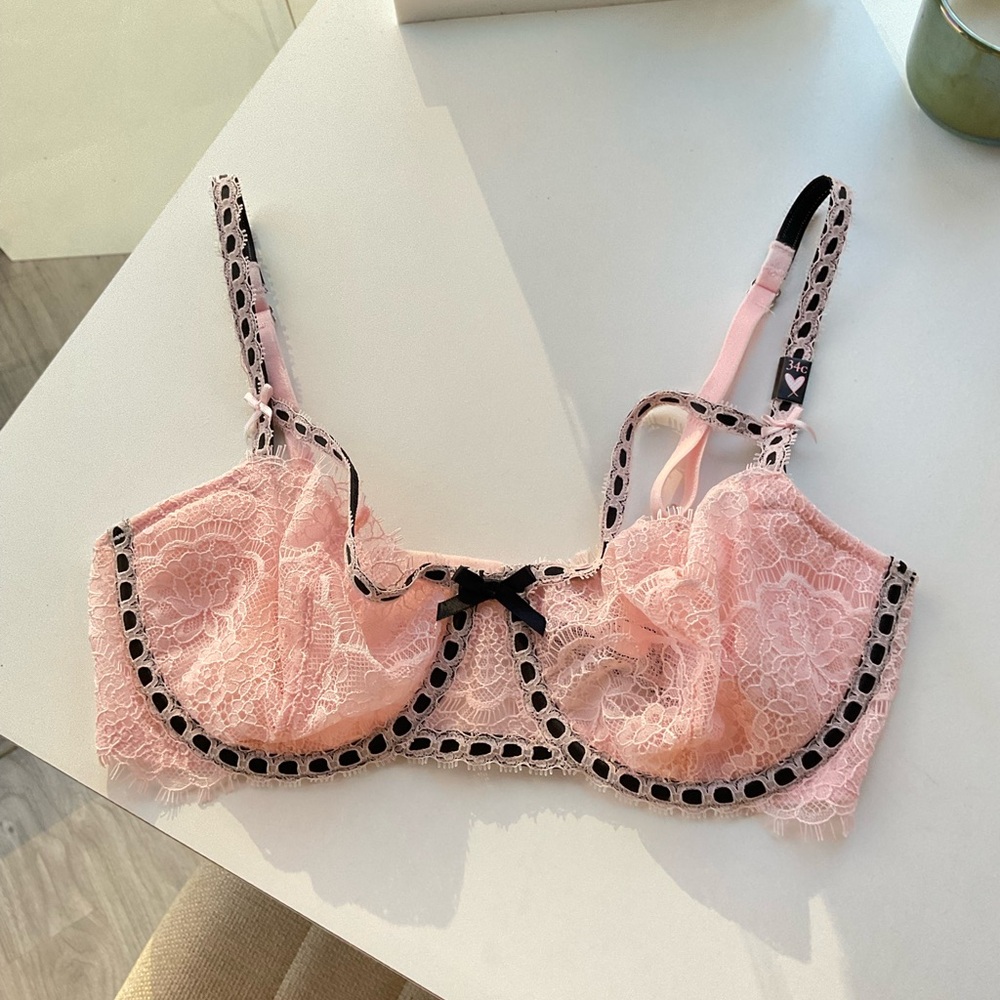 NWT Victorias Secret lace Bra 🖤🎀